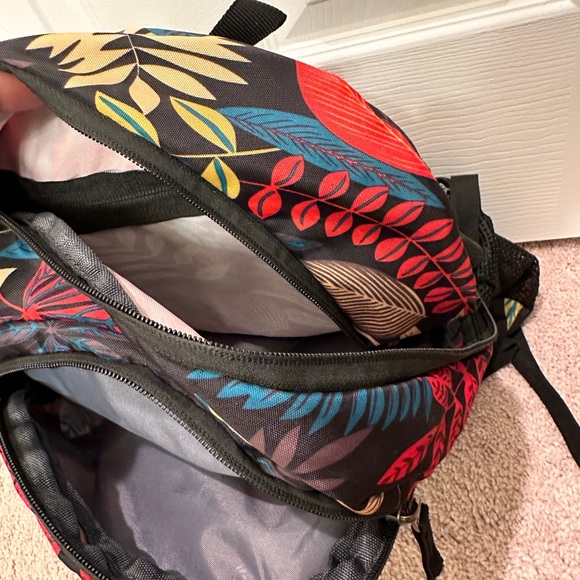 Venture Pal 40L Lightweight Packable Travel Hiking Backpack Daypack - Picture 3 of 5